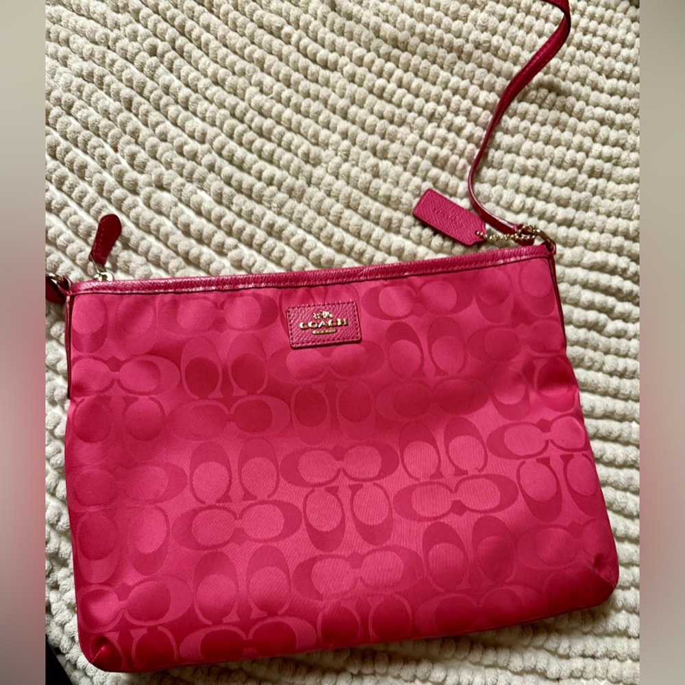 Coach Fuchsia Signatur CROSSBODY